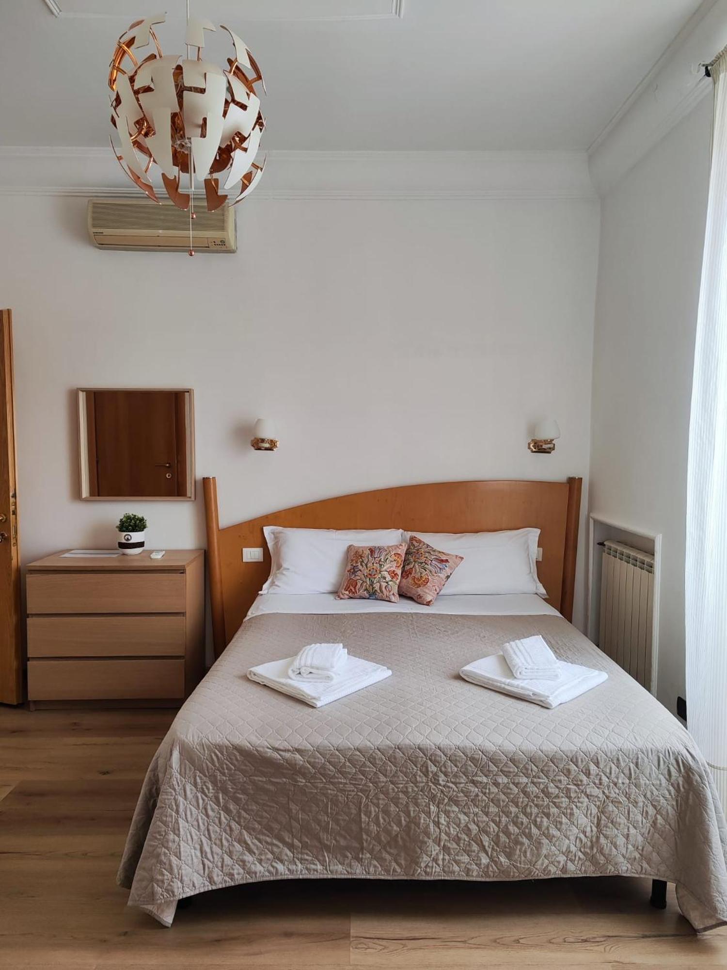Guest House Rome Termini Station Bagian luar foto